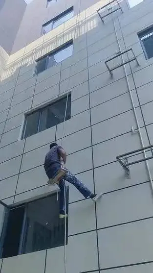 水包沙工人